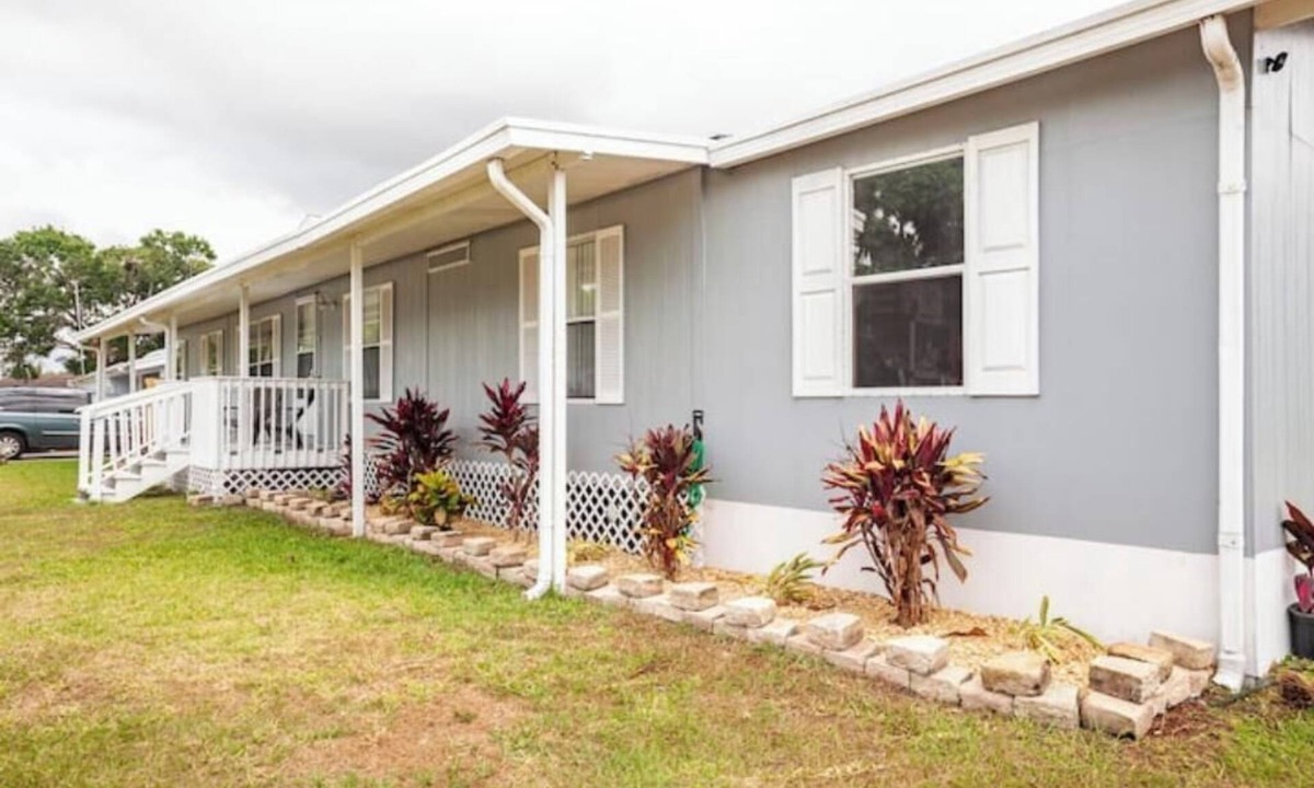 Taylor Creek House | Pet Friendly 3 Bed 2 bath Family Home on the Water