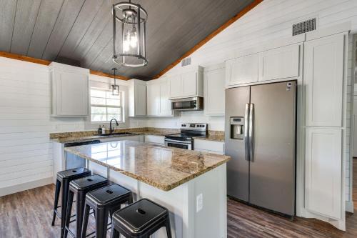 Graford House | Pet-Friendly Texas Home w/Furnished Patio & Grill