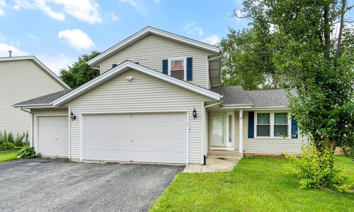 Rockford House | Pets welcome! Deck+Fenced back yard+ King Bed+Bedroom TV