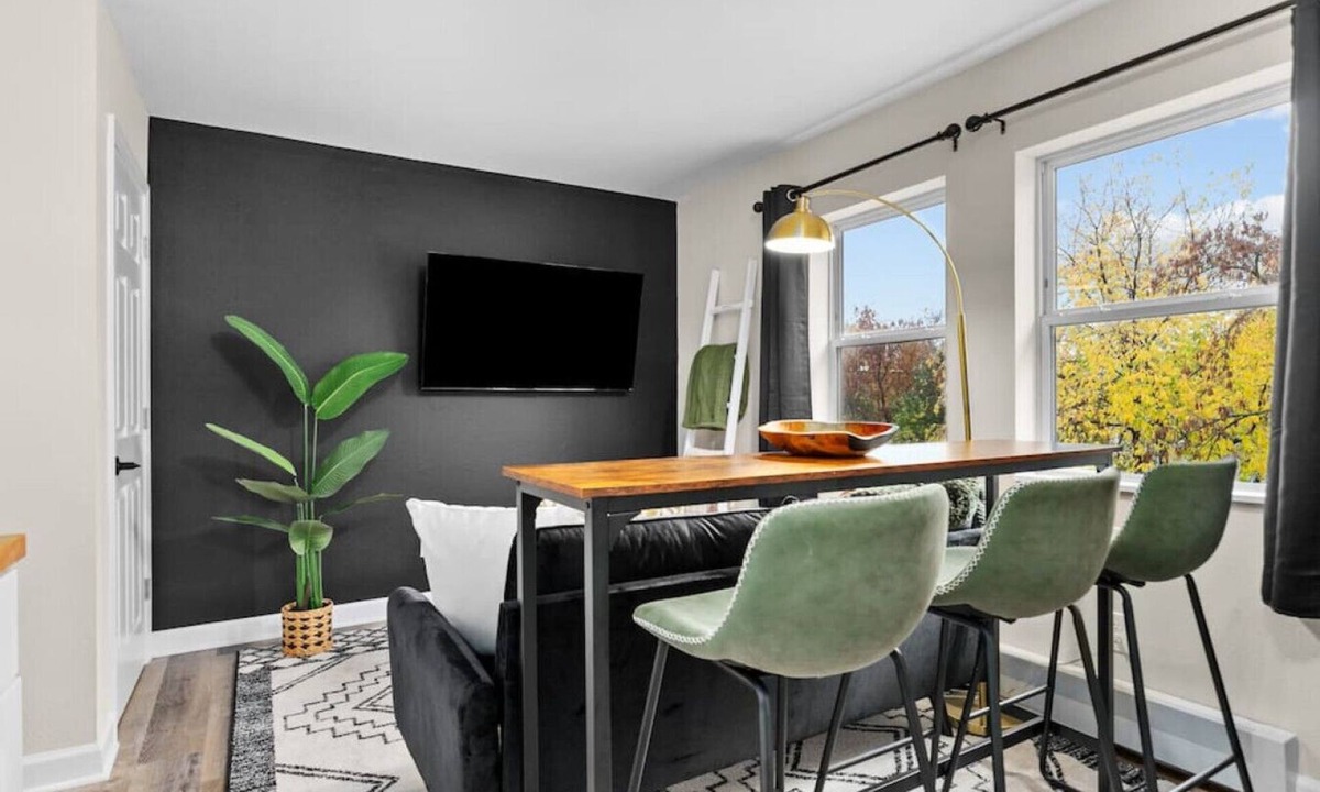 Green Bay Apartment | PetsWelcome|CentrallyLocated