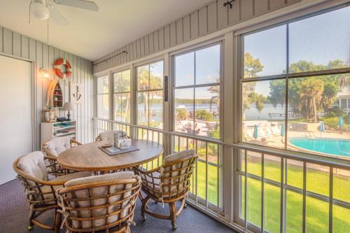 Welaka House | Pool Access & Lanai: Riverfront Welaka Condo!