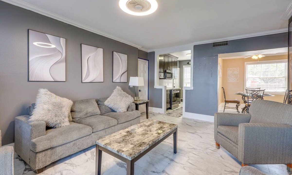 Southbank Condo | Poolside Fun! Waterfront Gem Near San Marco Square