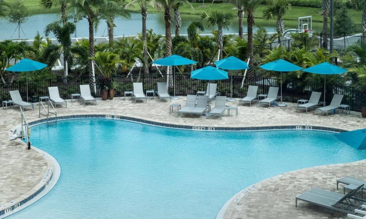 Port Canaveral Hotel | Portside 1BR King Suite w/Outdoor Pool | 0.4 mi Oceanside Distillery