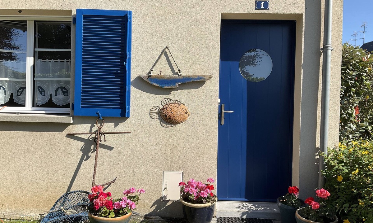 Barfleur Cottage | Pretty cottage with super fast Wifi , walk to restaurants/harbour/shops