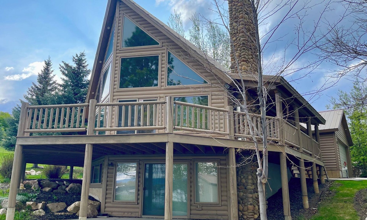 Harbor Village Cabin | Pristine 5 Bedroom 3 Bath Cabin 200yds to the Water! Complete privacy!
