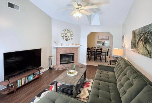 Tallahassee House | Pristine Elegance meets Chic Charm!