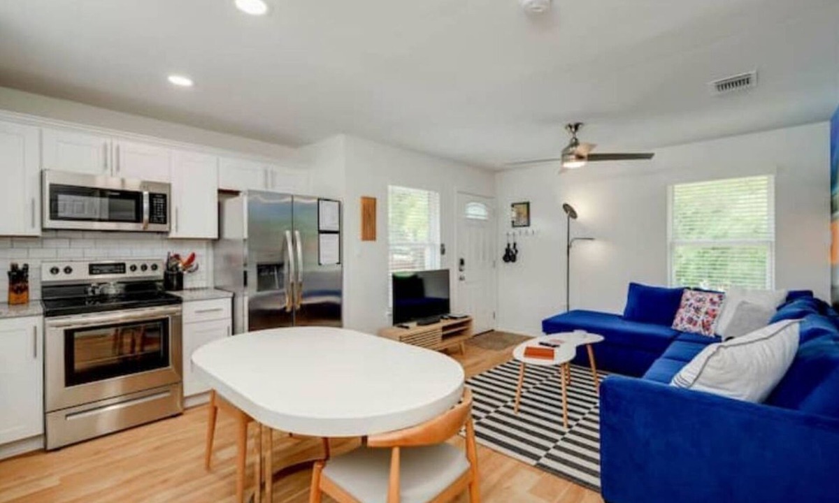 Chestnut House | Pristine, Private, Central, Cozy, Fully-Equipped!