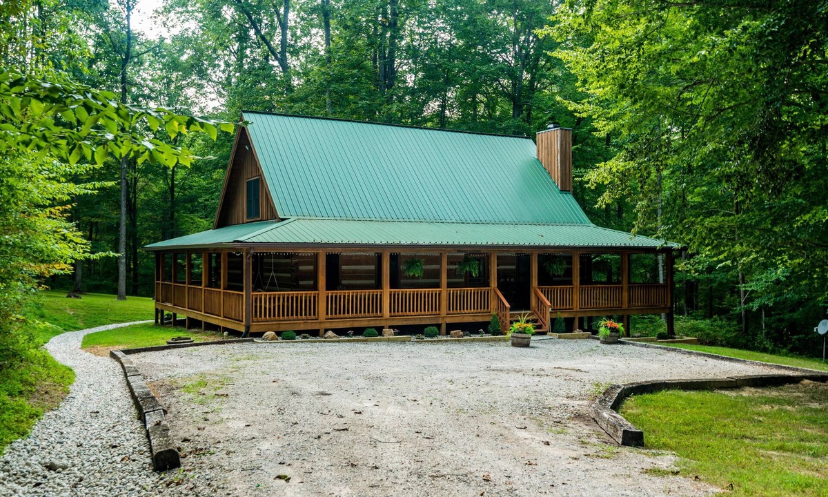 Freetown Cabin | Private 10-Acre Log Cabin | Hot Tub & Near State Park 2BR, 2.5 BA