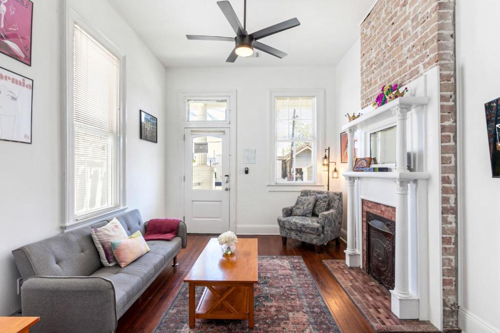 Freret Apartment | Private 2BR Condo in Uptown by Hosteeva