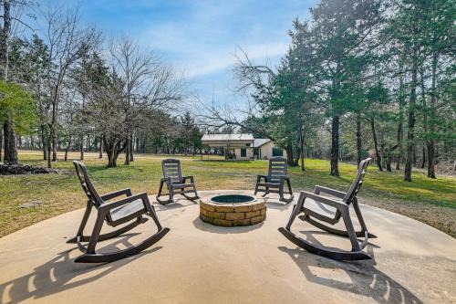 Gordonville House | Private 60-Acre Retreat Near Lake Murray & Texoma