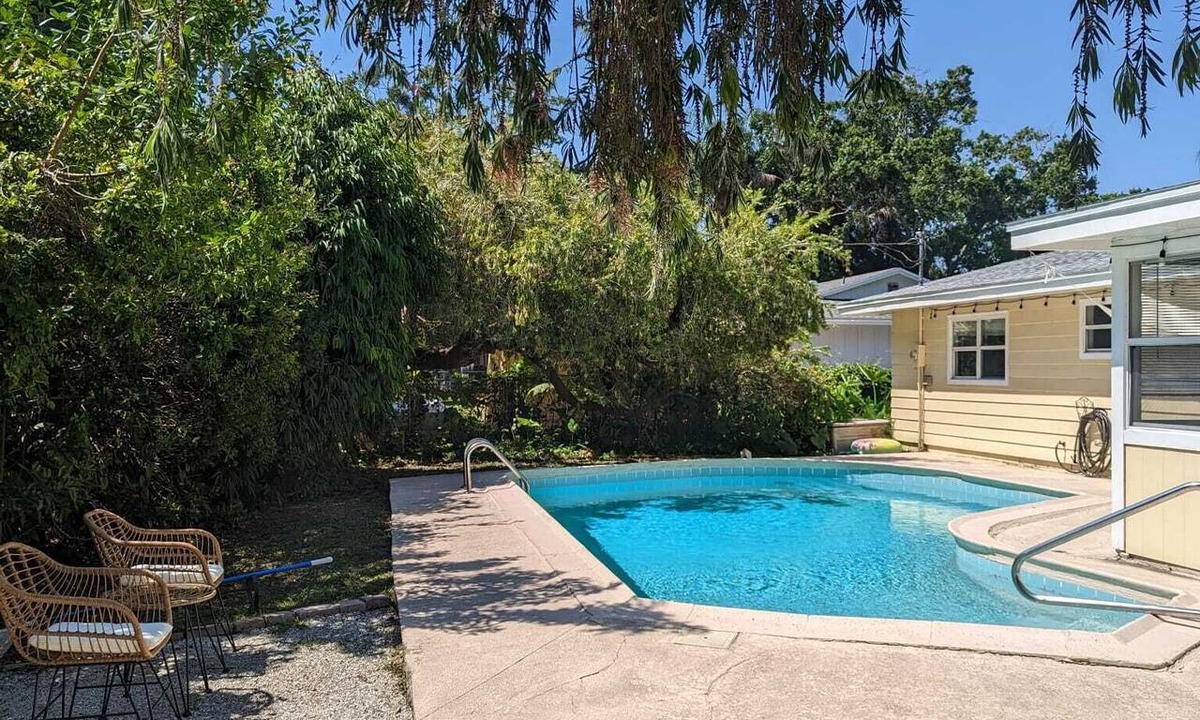 Vero Beach South House | Private backyard pool oasis.15 min to ocean!