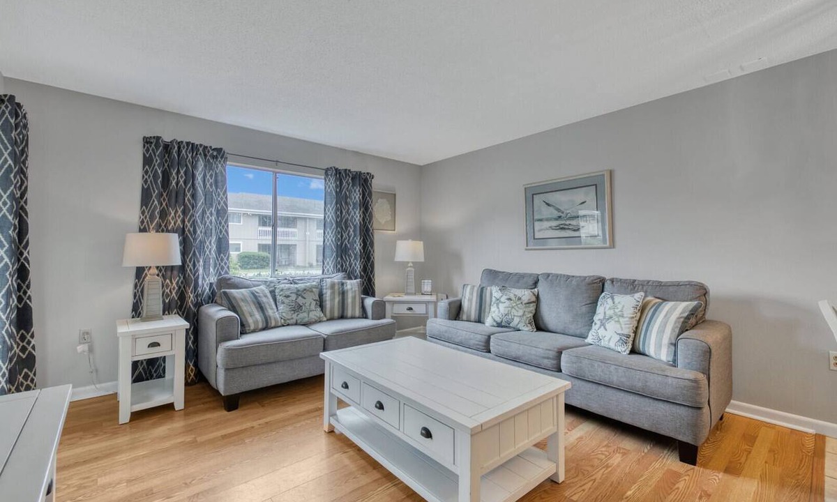 Destin Condo | Private Beach Access! Pet-friendly! Chateau La Mer 14A!