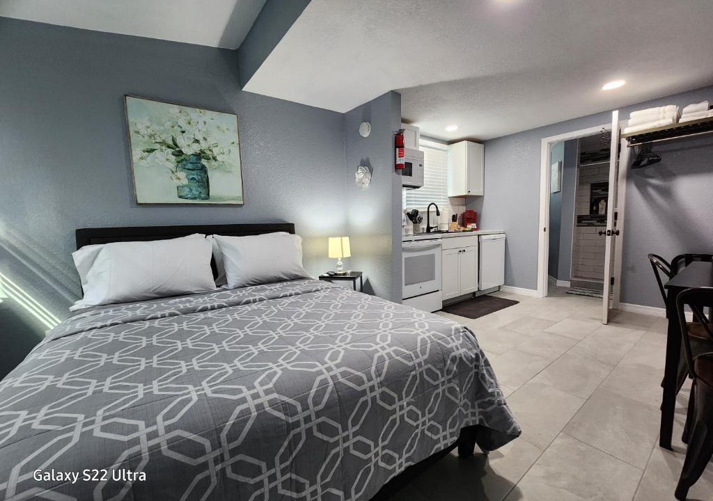 Lakeland Apartment | Private Getaway Studio !