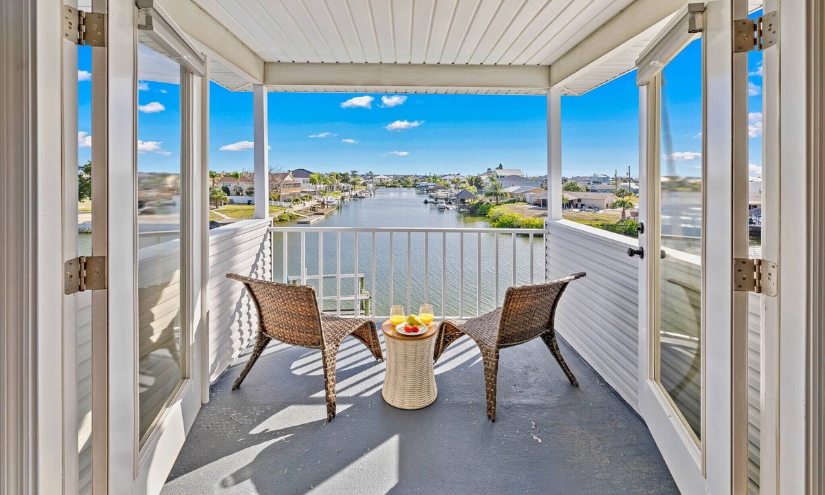 Spring Hill House | Private heated Pool/Gym/Games/Sauna/Massage Chair