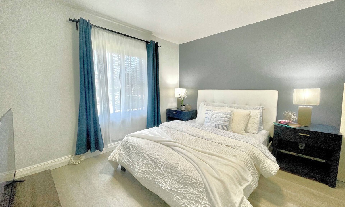 Merced Manor Apartment | Private Lakeside Master Suite - Explore San Francisco's Urban Nature Galore
