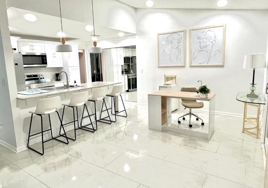 Spring Hill House | Private Unit with Shared Pool