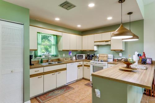 Lakewood Park House | Private Yard, Lanai! Pet-Friendly Fort Pierce Home