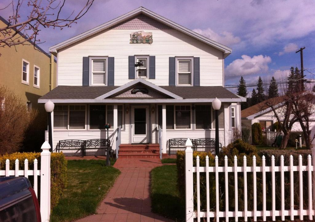 Portola Bed & Breakfast | Pullman House Inn