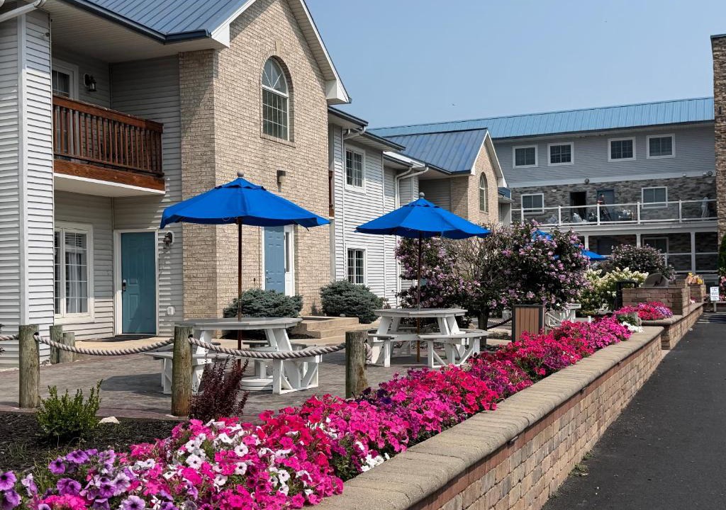 Put-in-Bay House | Put-in-Bay Poolview Condo #4