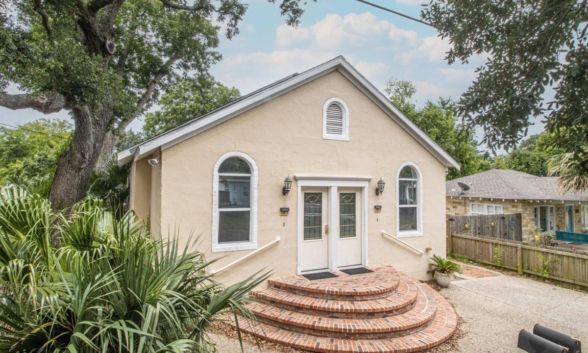 Biloxi House | Quaint street with beach views & great access to town!