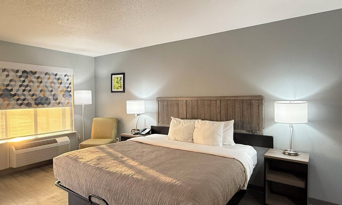 Crestview Hotel | Quality Inn Crestview I-10 Eglin AFB Area
