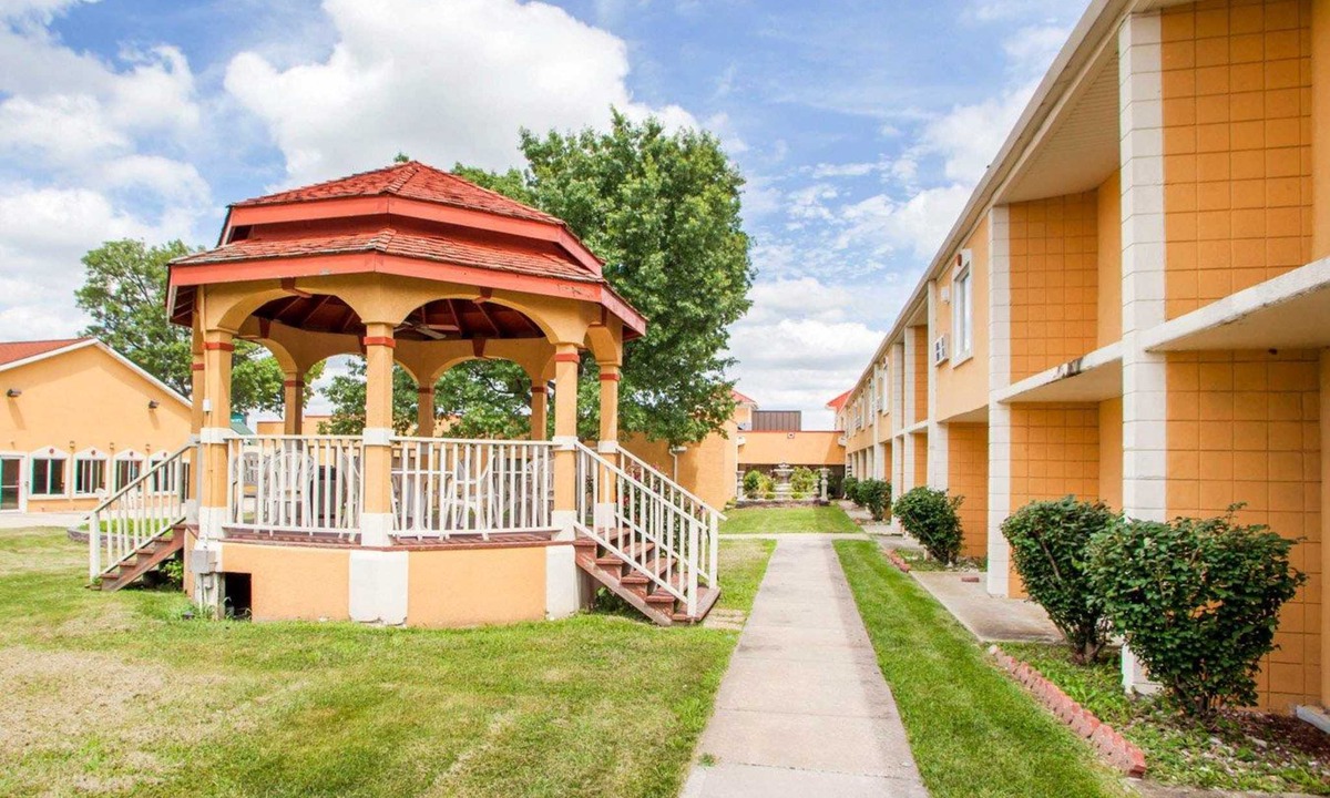 Independence Hotel | Quality Inn & Suites Kansas City - Independence I-70 East