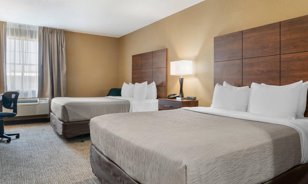 Manistique Hotel | Quality Inn & Suites Manistique