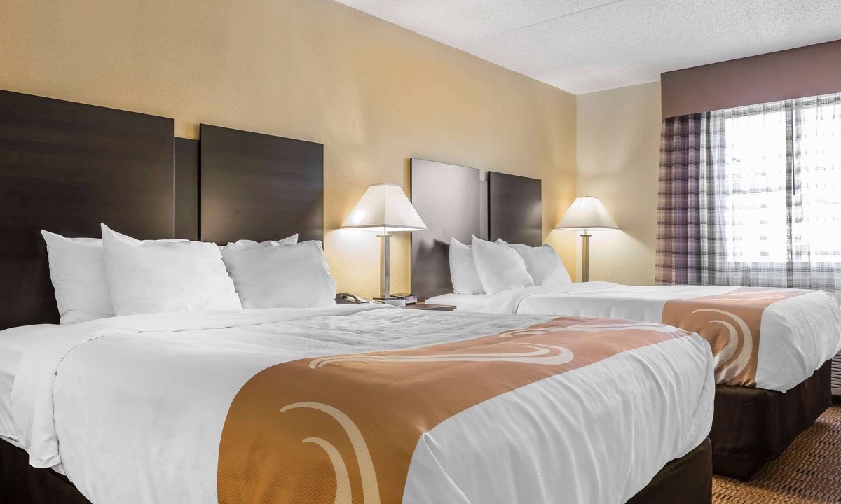 Bairdford Hotel | Quality Inn & Suites Pittsburgh Harmarville