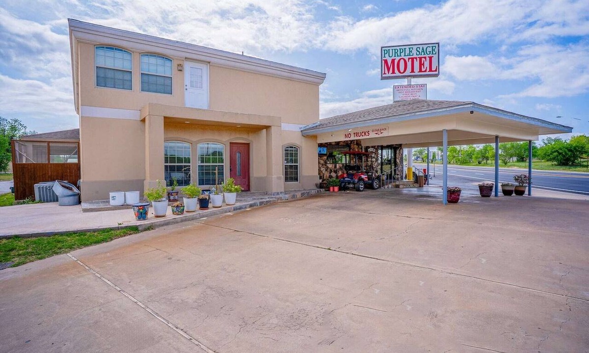 Ira Apartment | Queen Bed|Smk|Snyder TX