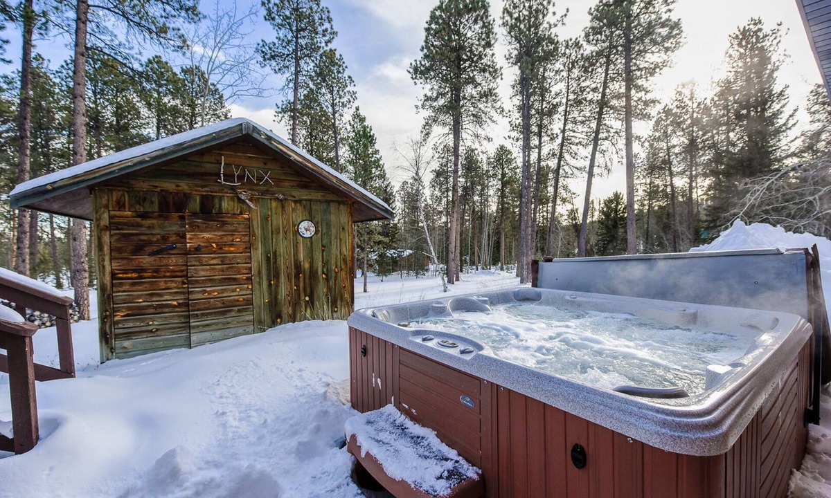 Lead Cabin | Quiet and Private Paradise Close to Highway, ATV and Snowmobile Trails!