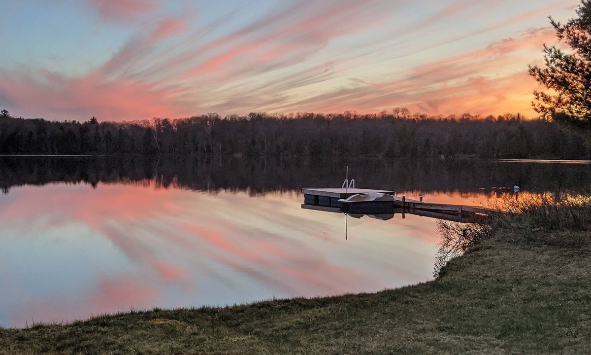 Highlands East Cottage | Quiet, private lake getaway in Haliburton County - Loon Call Landing