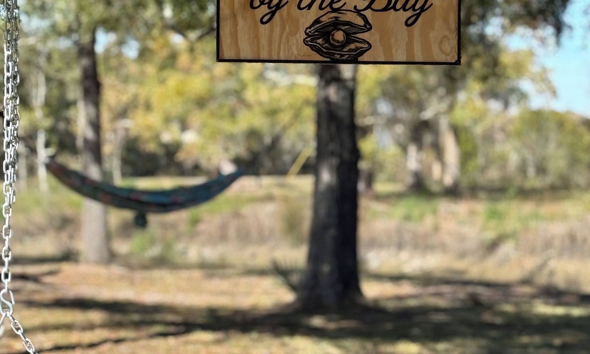 Anahuac House | Quiet Waterfront Escape, Fully Fenced Yard, Truly Dog-Friendly, RV Stay