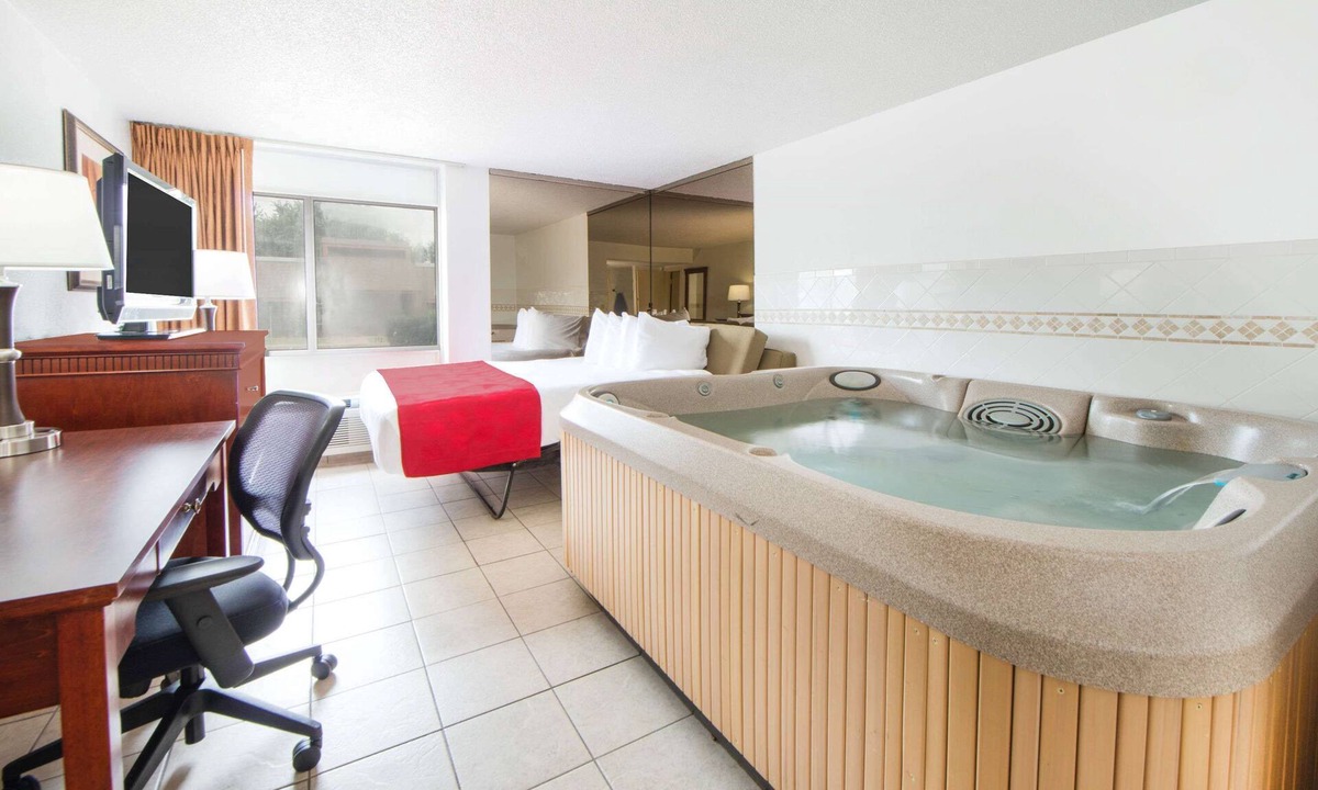Enid Hotel | Ramada by Wyndham Enid