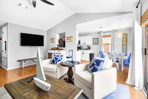 Pensacola House | Rekendell Retreat Minutes to Beaches and Downtown