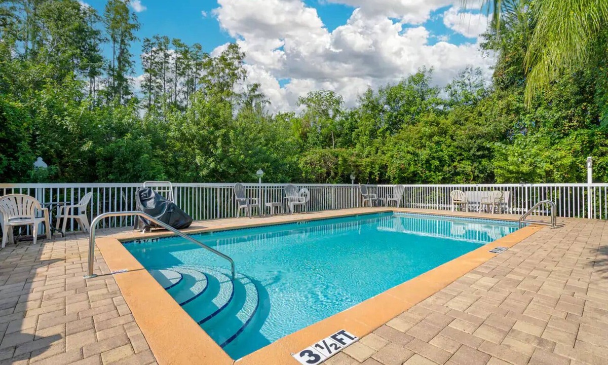 Temple Terrace Hotel | Relax and Unwind Near Busch Gardens Tampa and Adventure Island Water Park