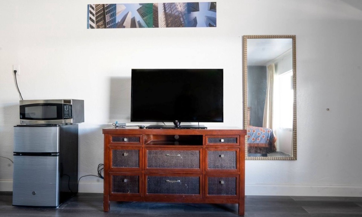 Ocala Hotel | Relax Under the Stars in a Budget-Friendly Room Near Ocala