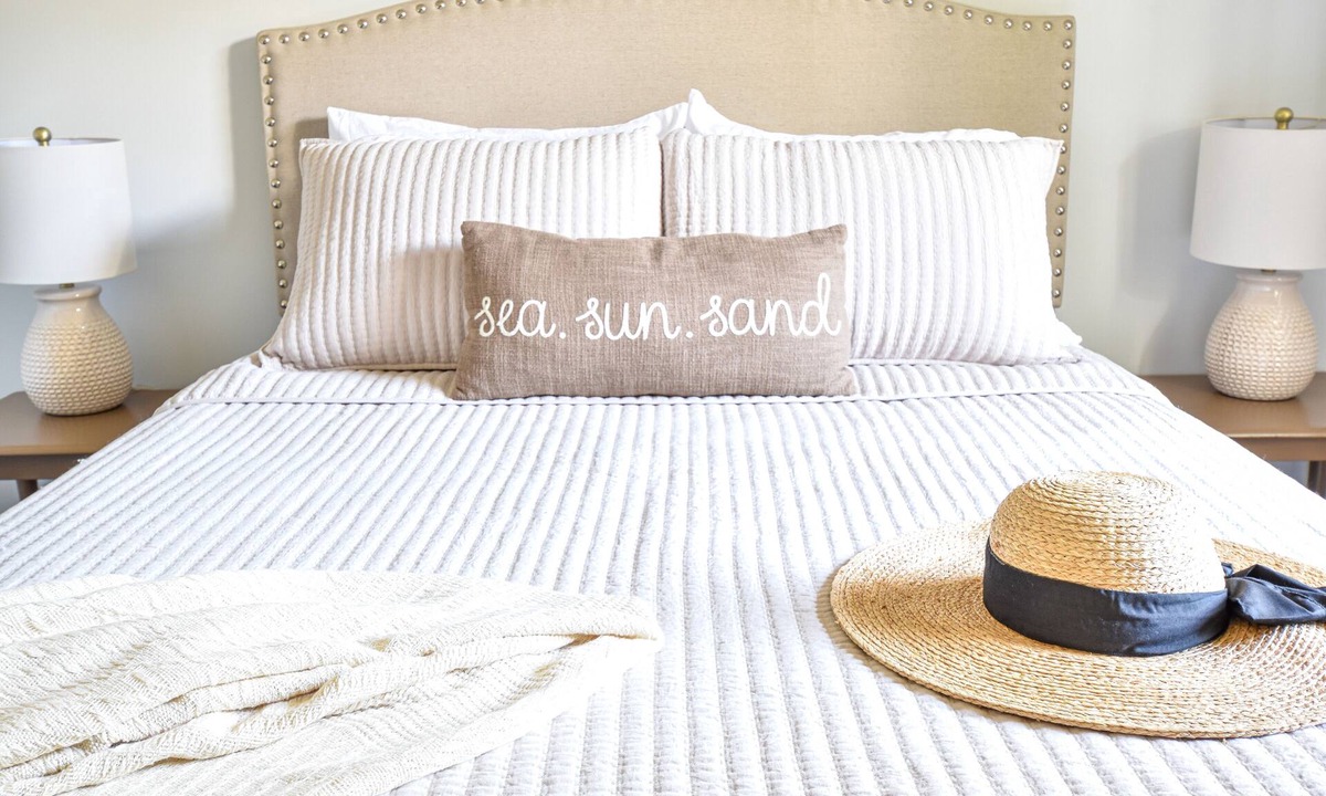 Vilano Beach House | Relaxing Getaway, Walk to Beach & Restaurants, Pet Friendly, Close to Town
