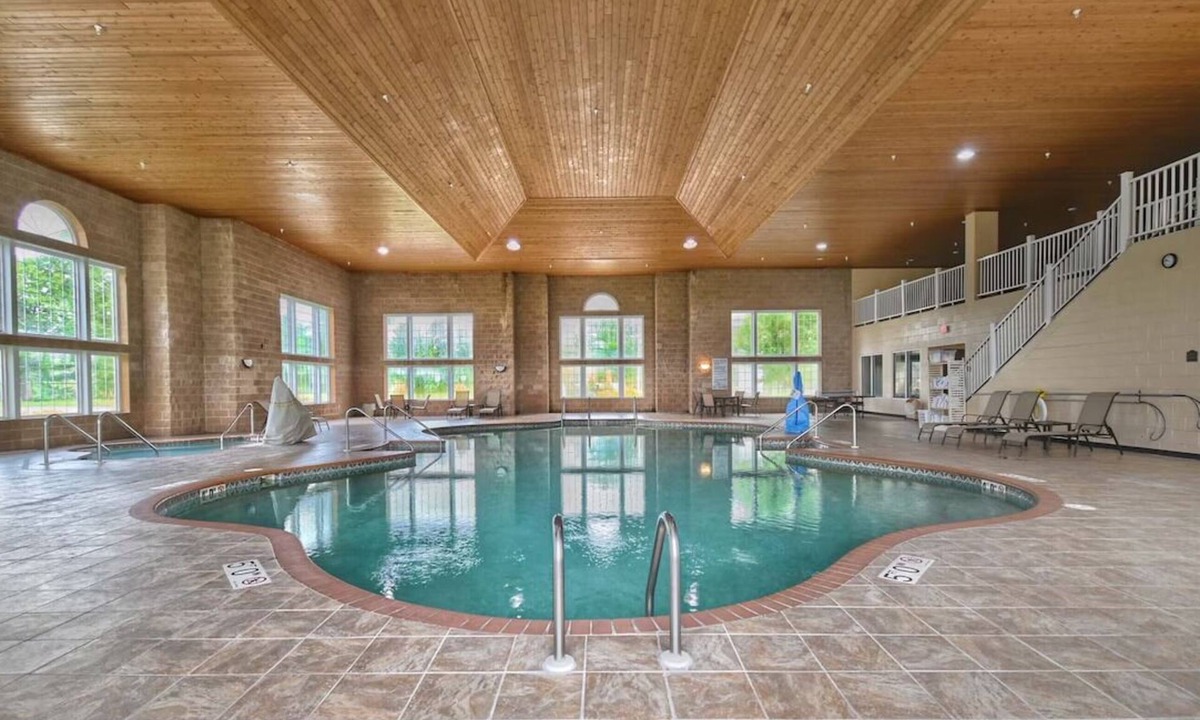 Pembine Hotel | Relaxing Stay w/Poolside Fun, Kayaking & Golf Course Access! Free Parking!