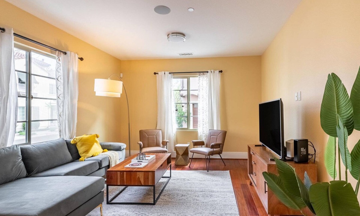 Milpitas House | Remarkable Milpitas 4BR w/Garage, nr Mall & Dining, by Blueground