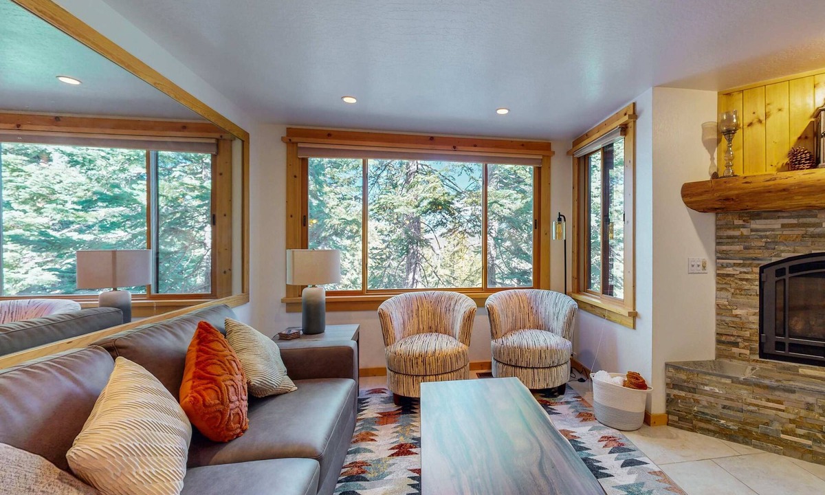 Truckee Condo | Remodeled Coyote Fork getaway - Ski-in-ski-out with pools, hot tubs & tennis