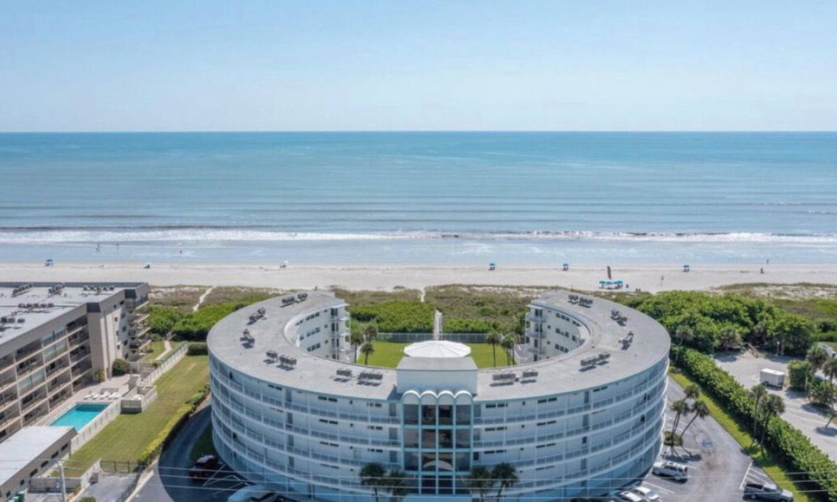 Cocoa Beach Condo | Rent 3 get 1 FREE month! 2800/monthly Oceanfront Condo!