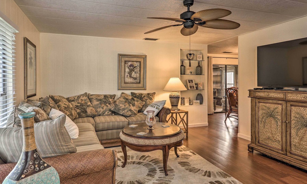 Vero Beach House | Retro Vero Beach Resort Home w/ Florida Room!
