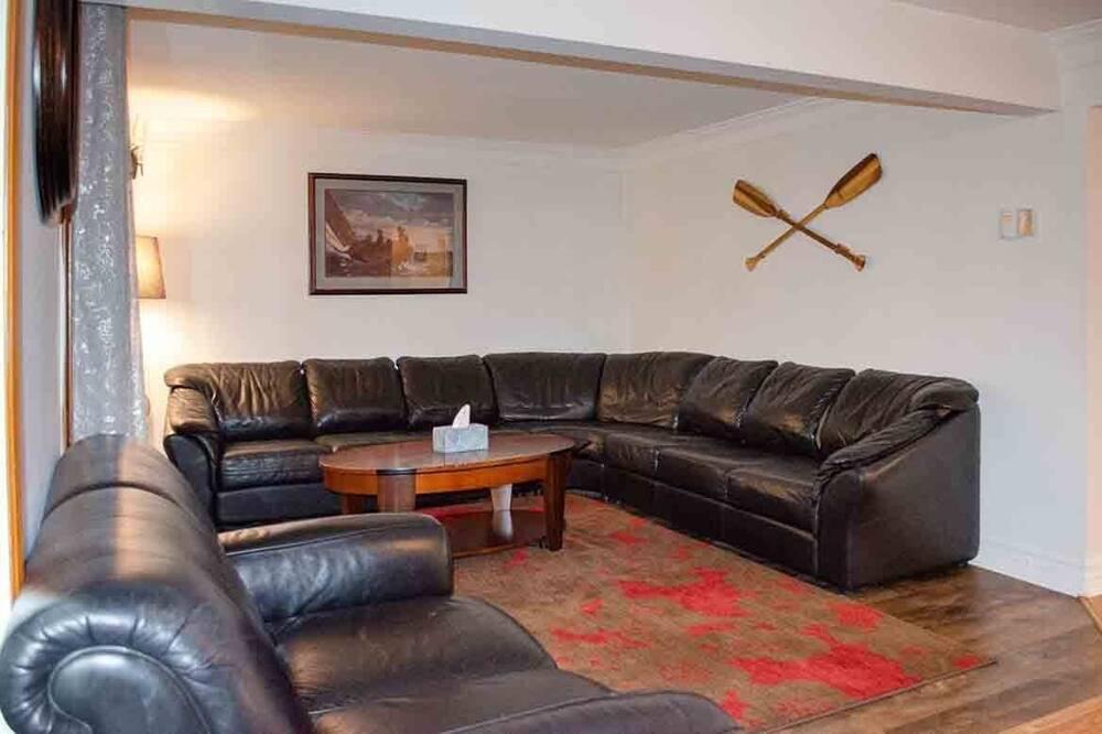 Irondale Cottage | River Edge - Three Bedroom Cottage, Sleeps 11