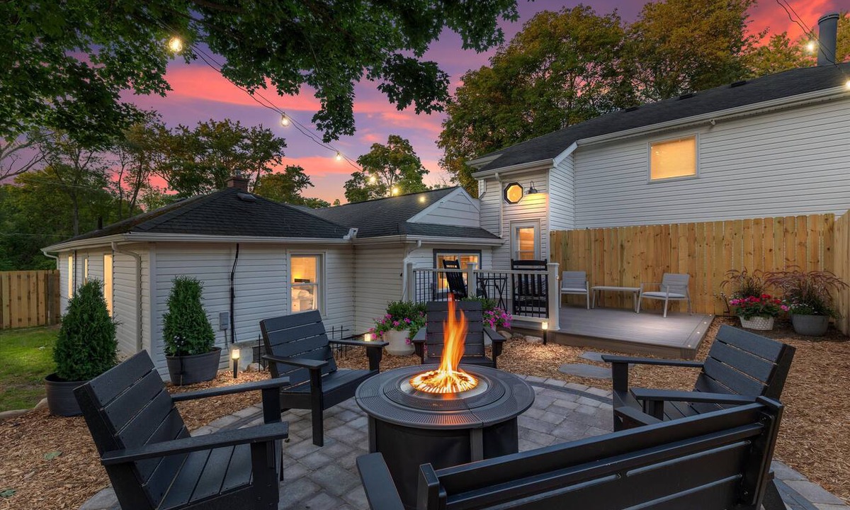 Ann Arbor House | River Rock Guest House - A Quiet Haven w/Firepit, Walking & Biking River Trails