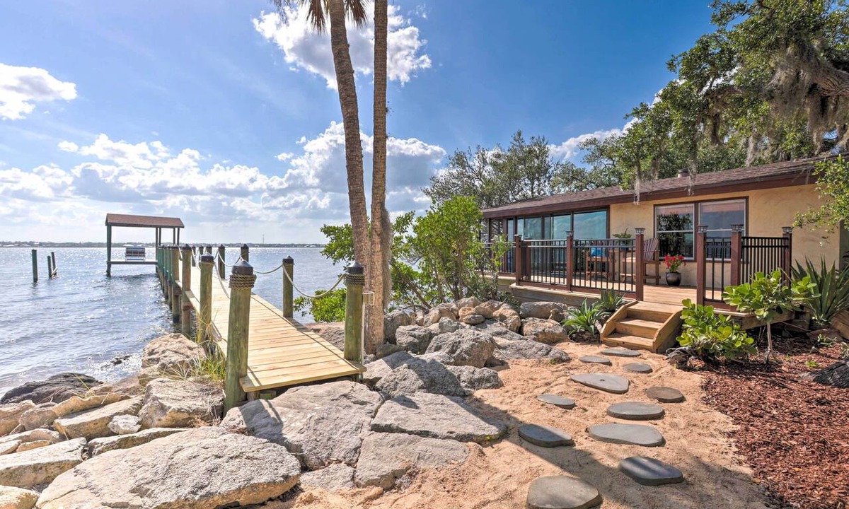 Tropic Apartment | Riverfront Merritt Island Bungalow w/Dock & Deck