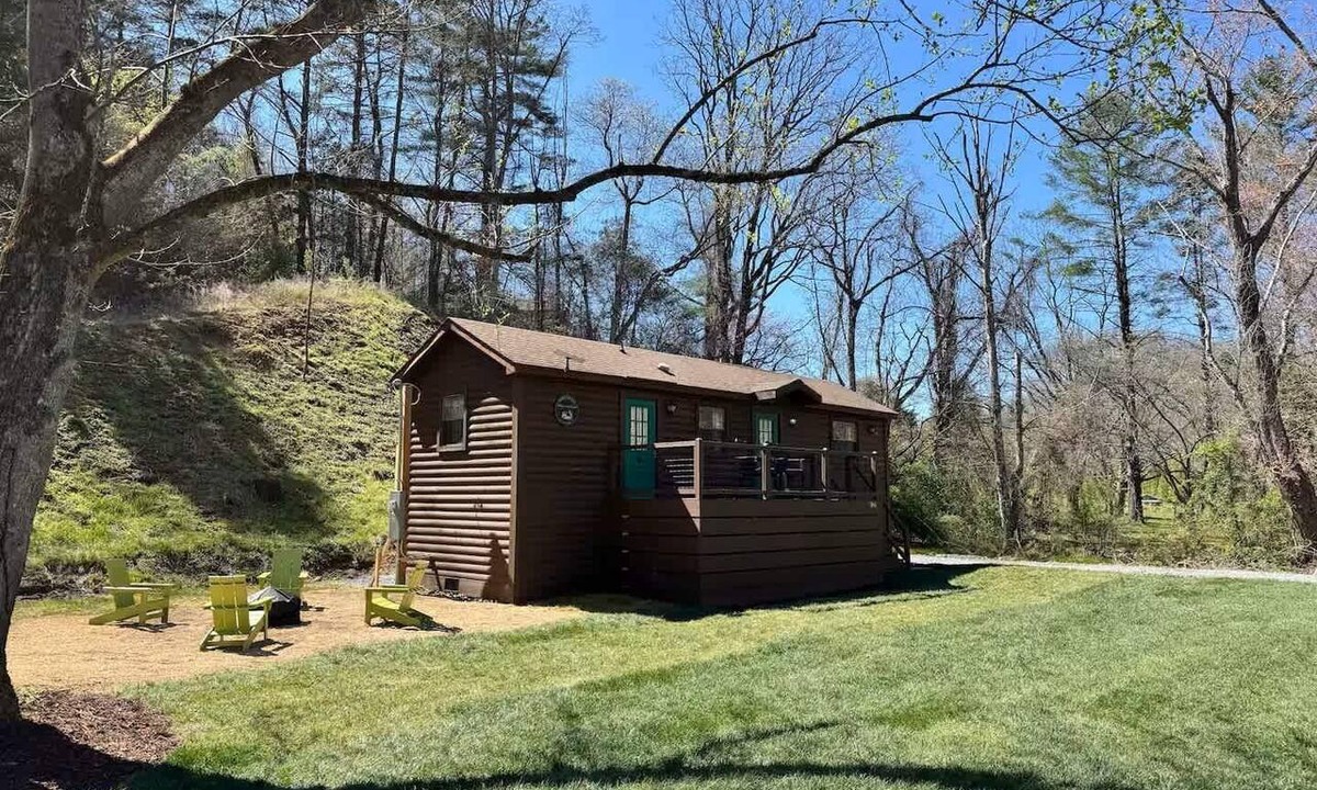 Cullowhee House | Riverfront Wilderness Cabin