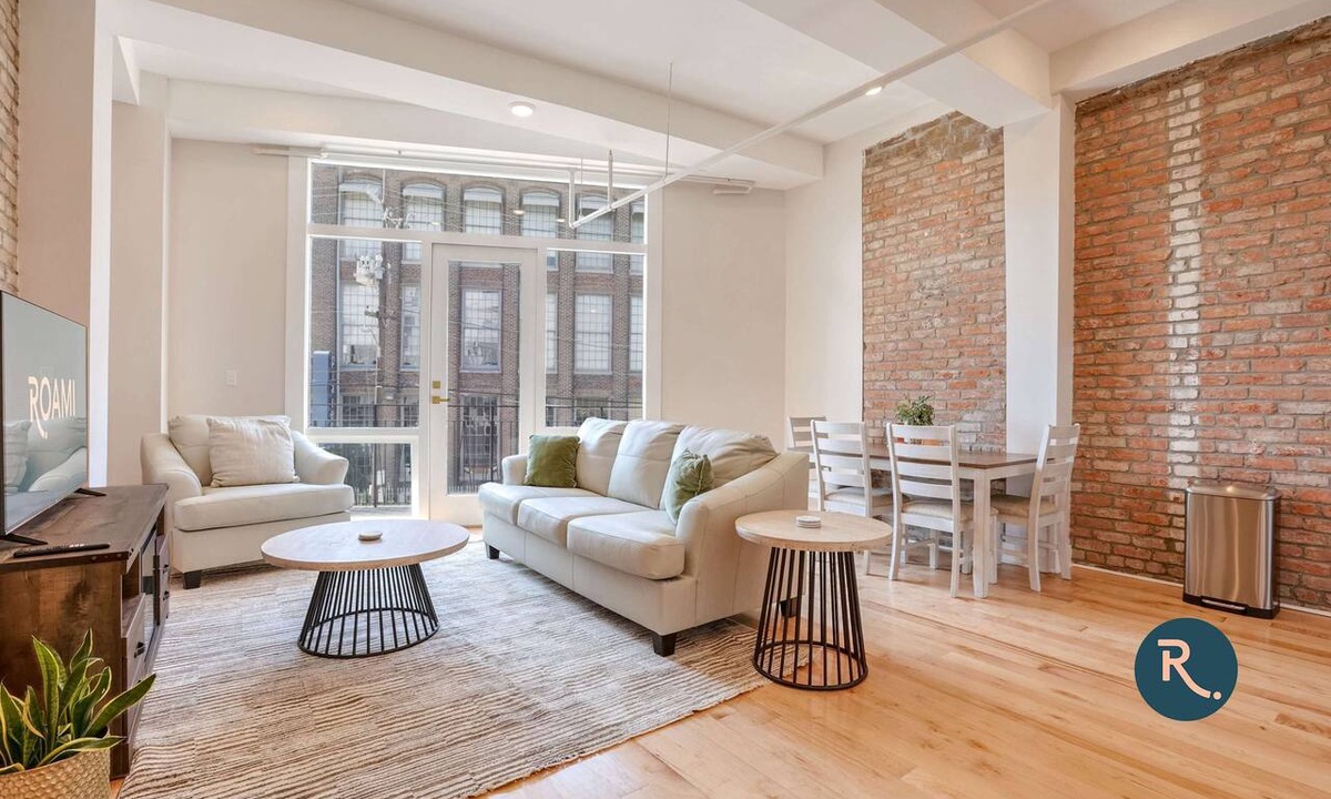 Lower Garden District Apartment | Roami at Churchill | 2 Bedroom w/Balcony