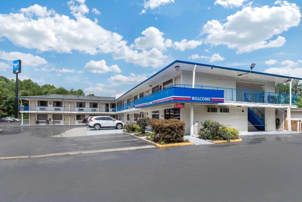 Winston - Salem Hotel | Rodeway Inn Winston Salem Route 52