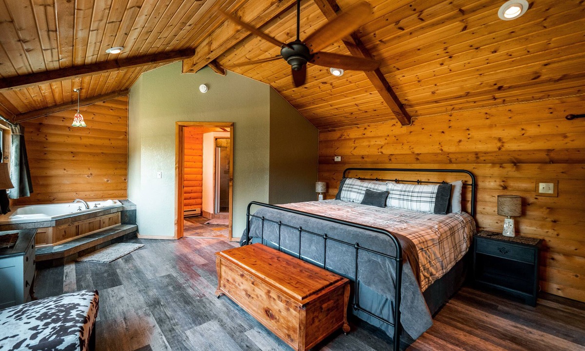 Ferryville Cabin | Romantic Secluded Cabin w/Hot Tub, Private Driftless Escape