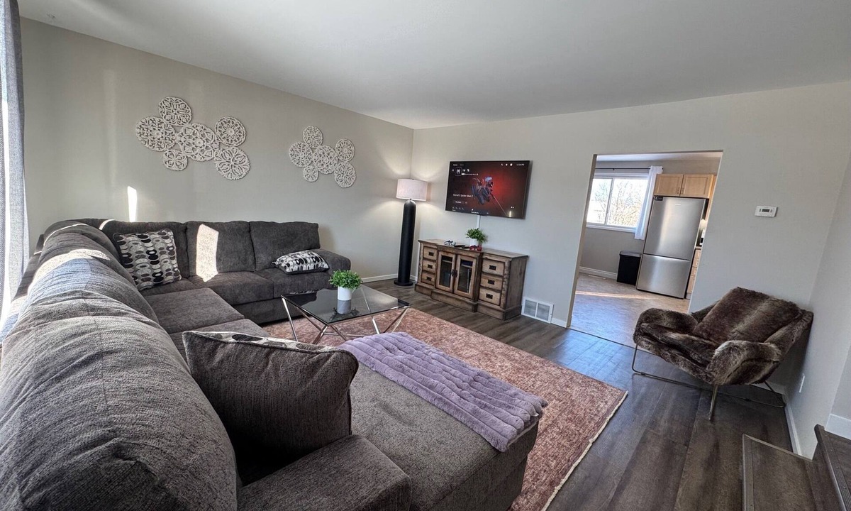 Thunder Bay Apartment | Room for Everyone - Close to University & Hospital